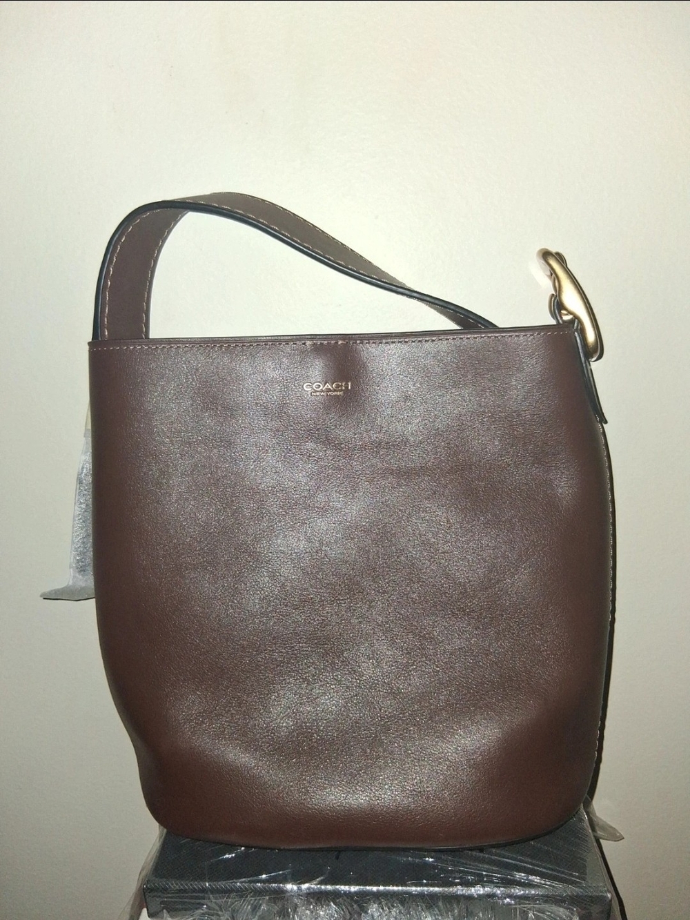 Coach Bleeker Bucket 21 in Maple, NWT